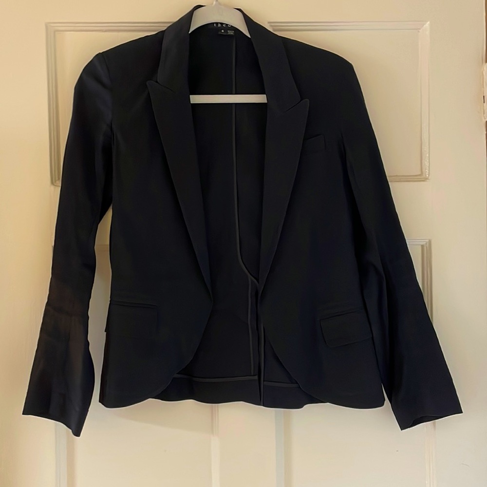 Light linen theory blazer